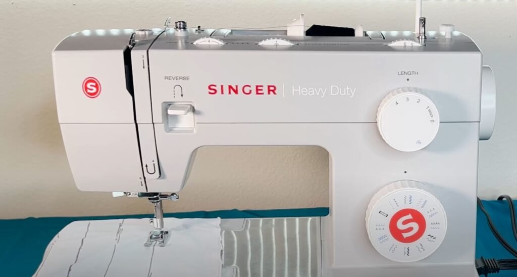 Singer Heavy Duty 4411 Sewing Machine Stitch Selector
