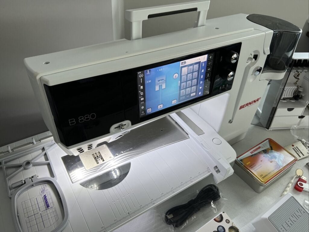 Bernina 880 Plus Display